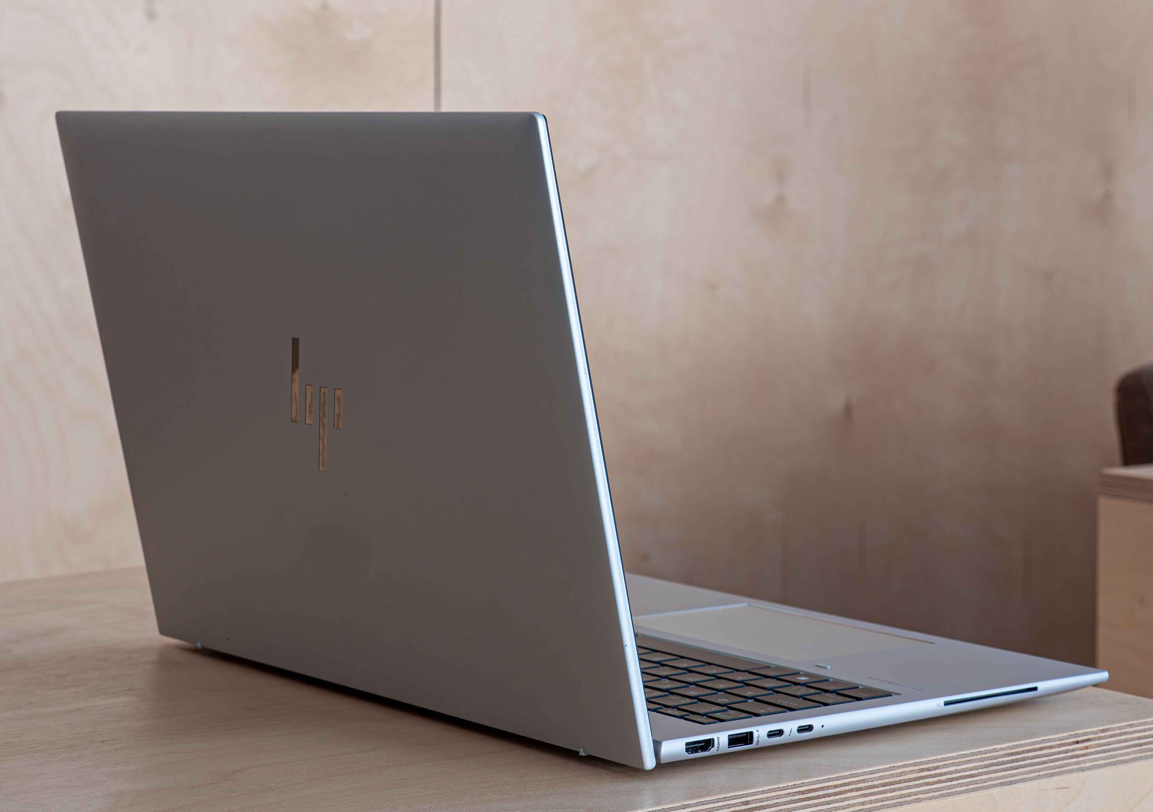 HP EliteBook 860 G9 16 inch i5-1235U DDR5 RAM NVMe IPS IrisXe-MOtvc.jpeg
