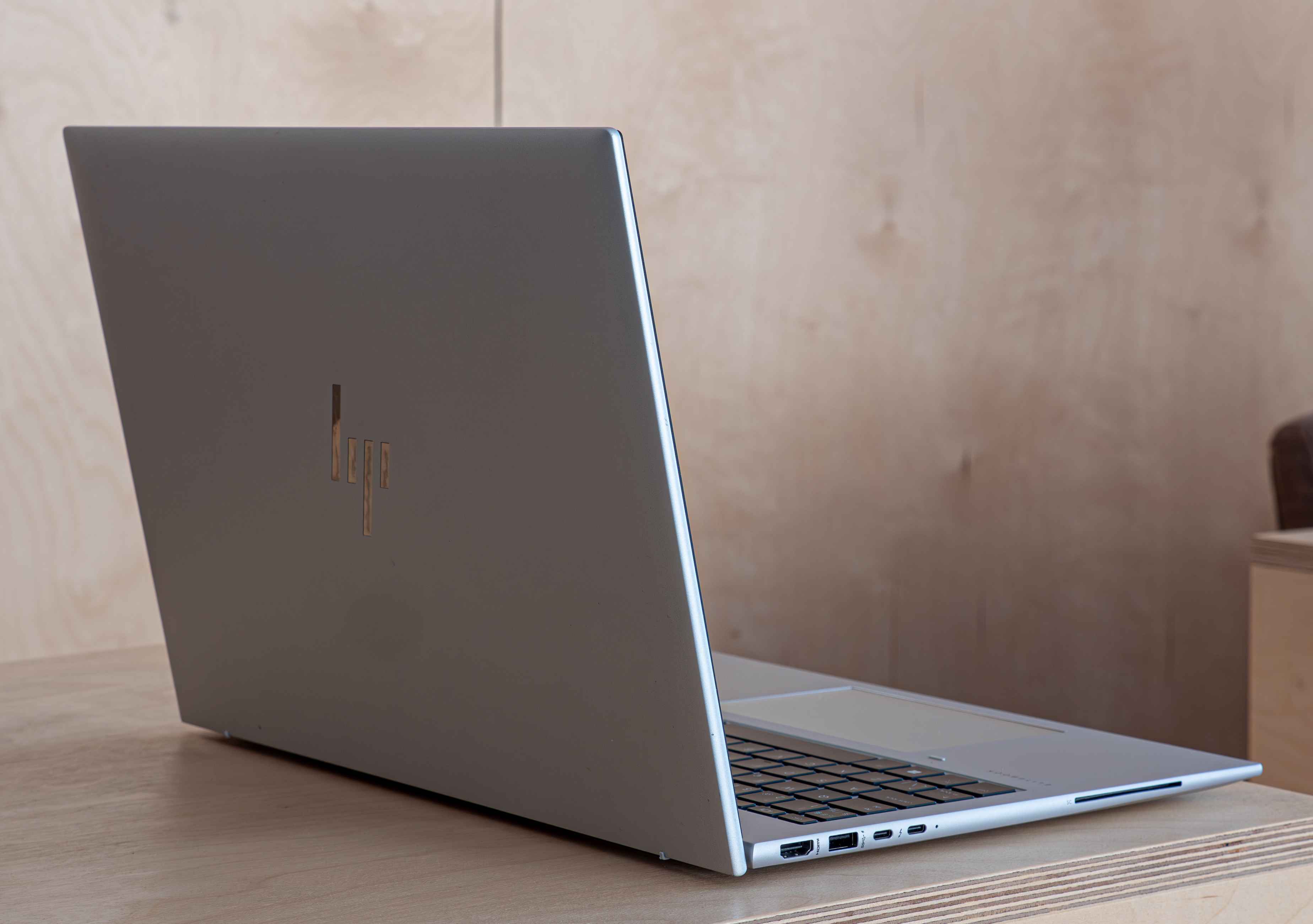 HP EliteBook 860 G9 16 inch i5-1235U DDR5 RAM NVMe IPS IrisXe-MOtvc.jpeg
