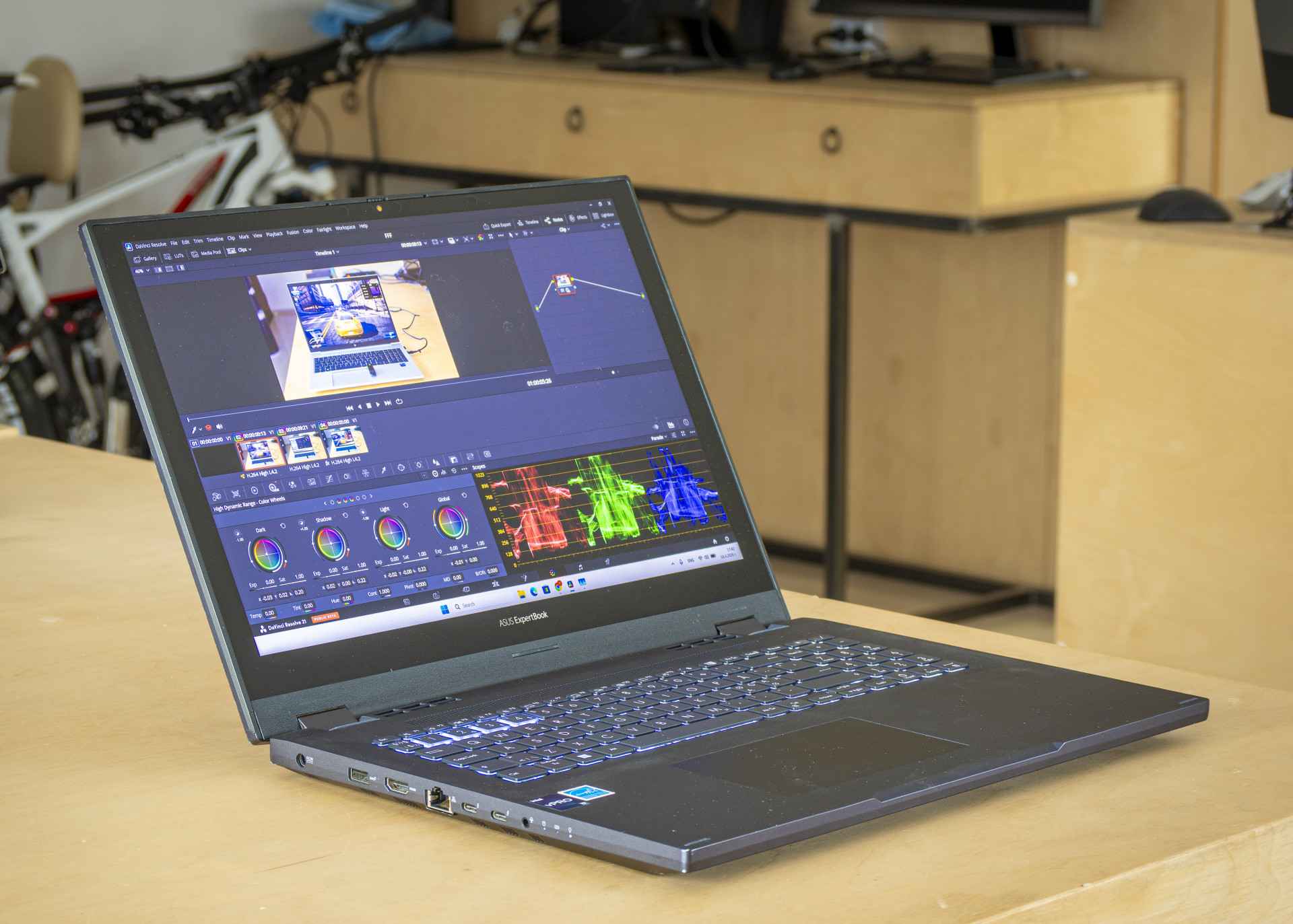 Asus ExpertBook B6 Flip i7-12850HX 32GB DDR5 16-inch QHD+ IPS Touch 120Hz RTX A2000-QN7pt.jpeg