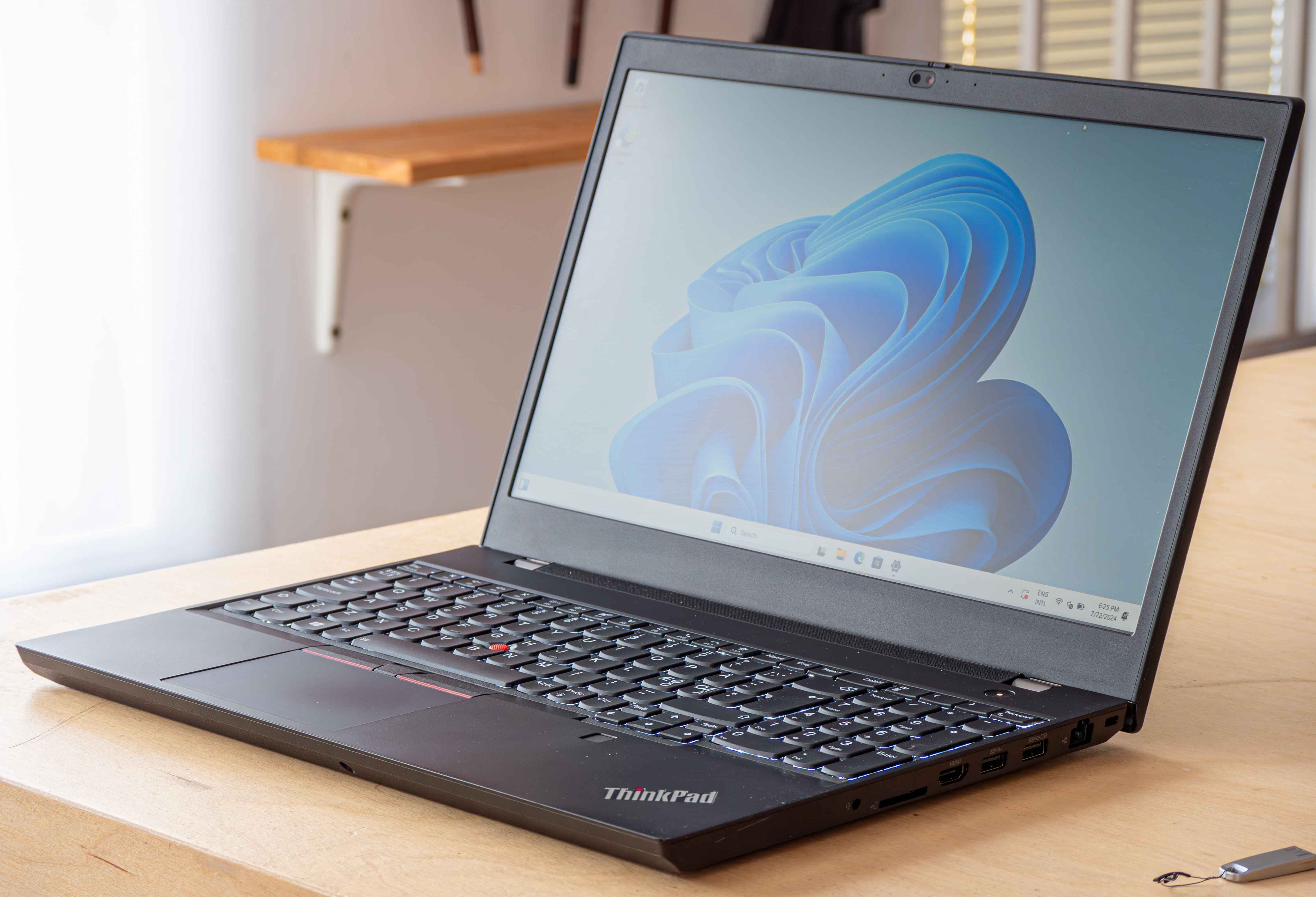 Lenovo Thinkpad T15p Gen1 i7-10850H 32GB RAM NVMe 4K IPS GTX 1050-ku2PY.jpeg