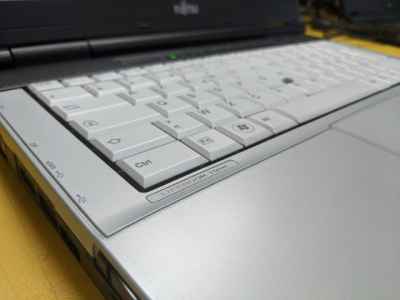 Fujitsu LifeBook S751, Intel Core i5-2520M, 14 inch, Made in Japan-0ZY1m.jpg