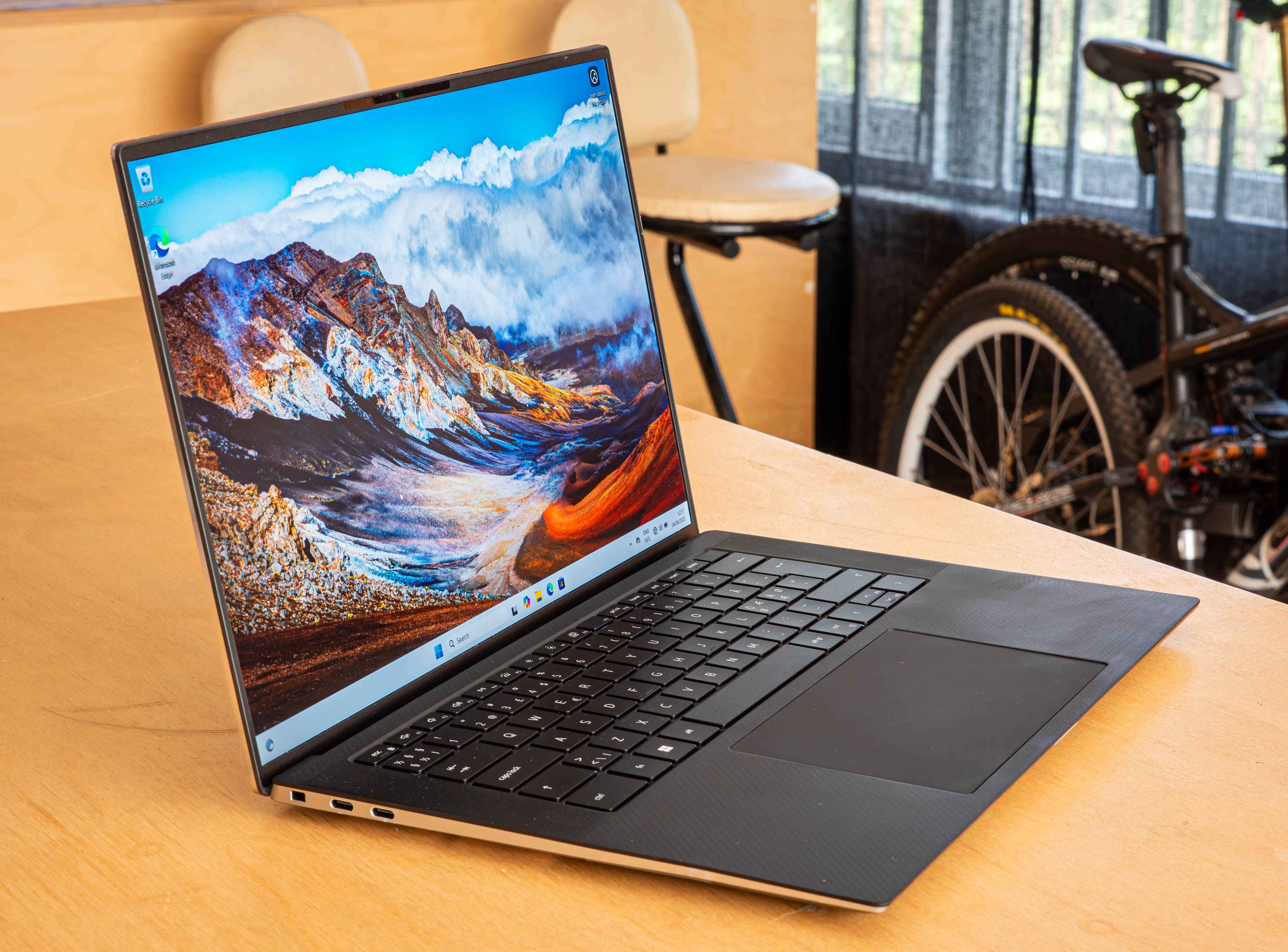 Dell Precision 5560 i7-11850H 64GB RAM 1TB NVMe FHD+ IPS Quadro T1200-7OWrz.jpeg