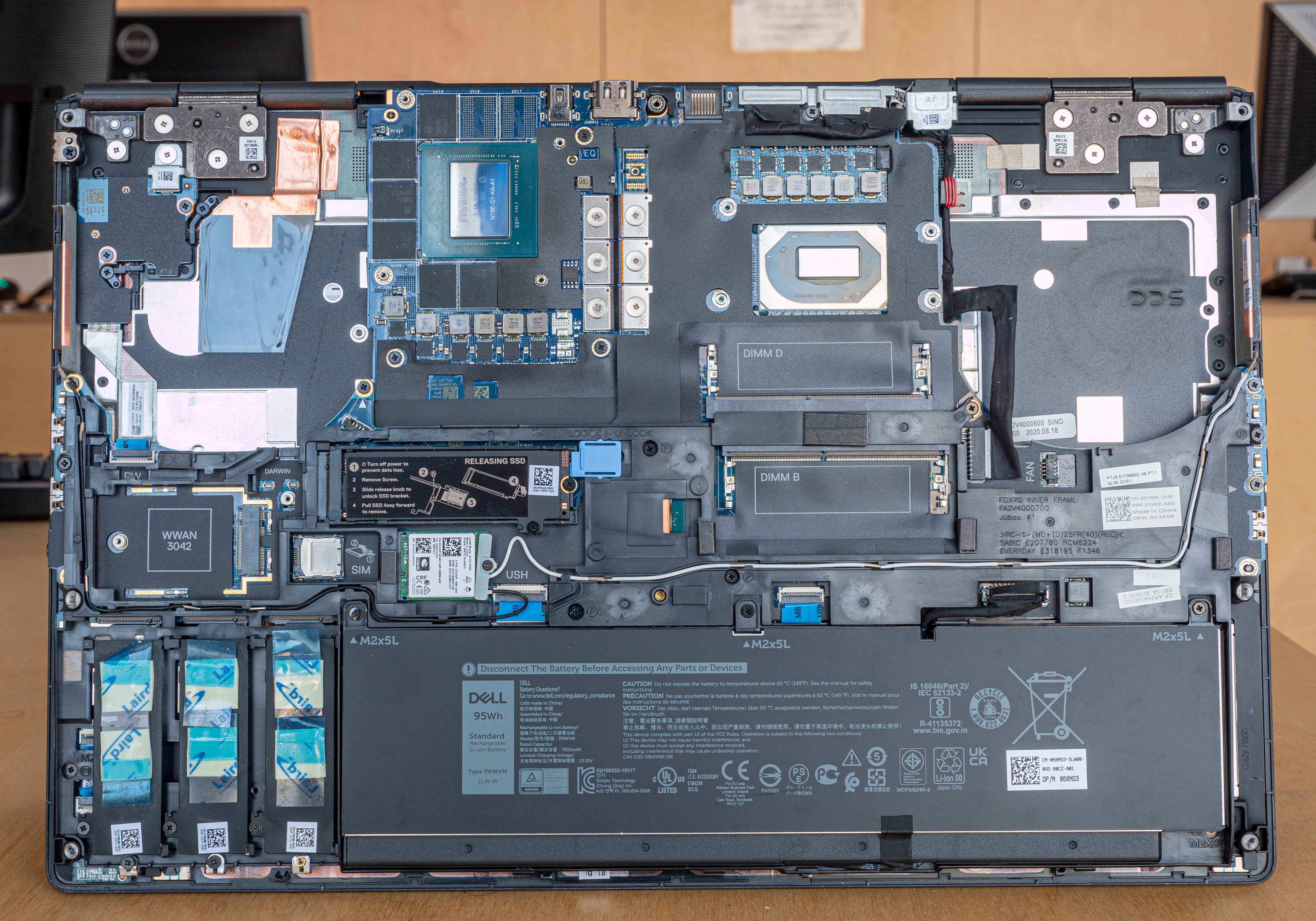 Dell Precision 7750 Xeon W-10885M 128GB ECC RAM 1TB NVMe IPS RTX 5000-ENnZU.jpeg