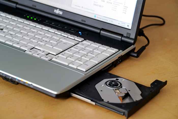 Fujitsu LifeBook E751 i5-2520M 8GB RAM 256GB SSD Camera-EwUal.jpeg