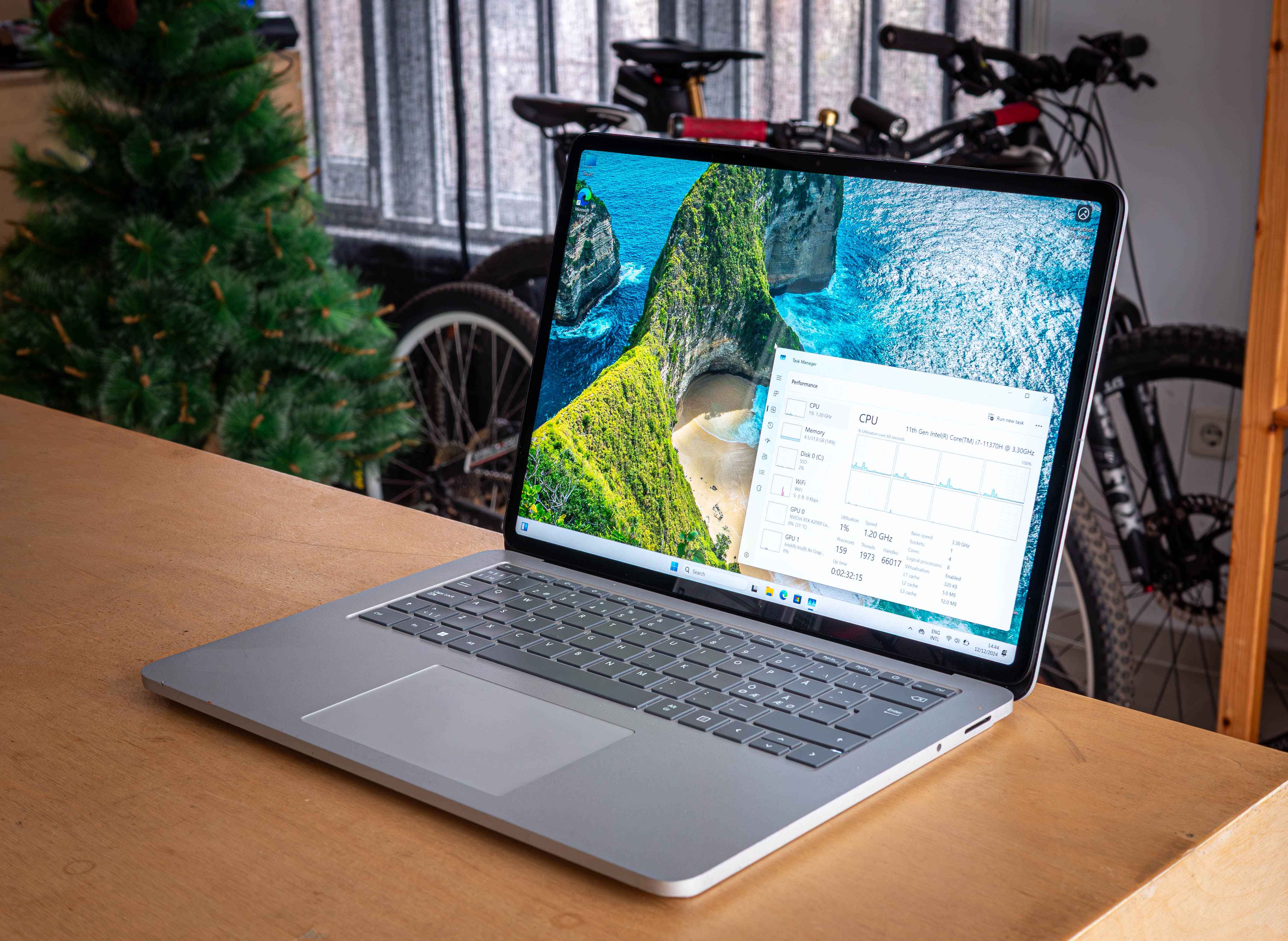 Surface Laptop Studio 2 i5-11300H NVMe 2400x1600 Touch IPS 120Hz Iris Xe-Fy61z.jpeg