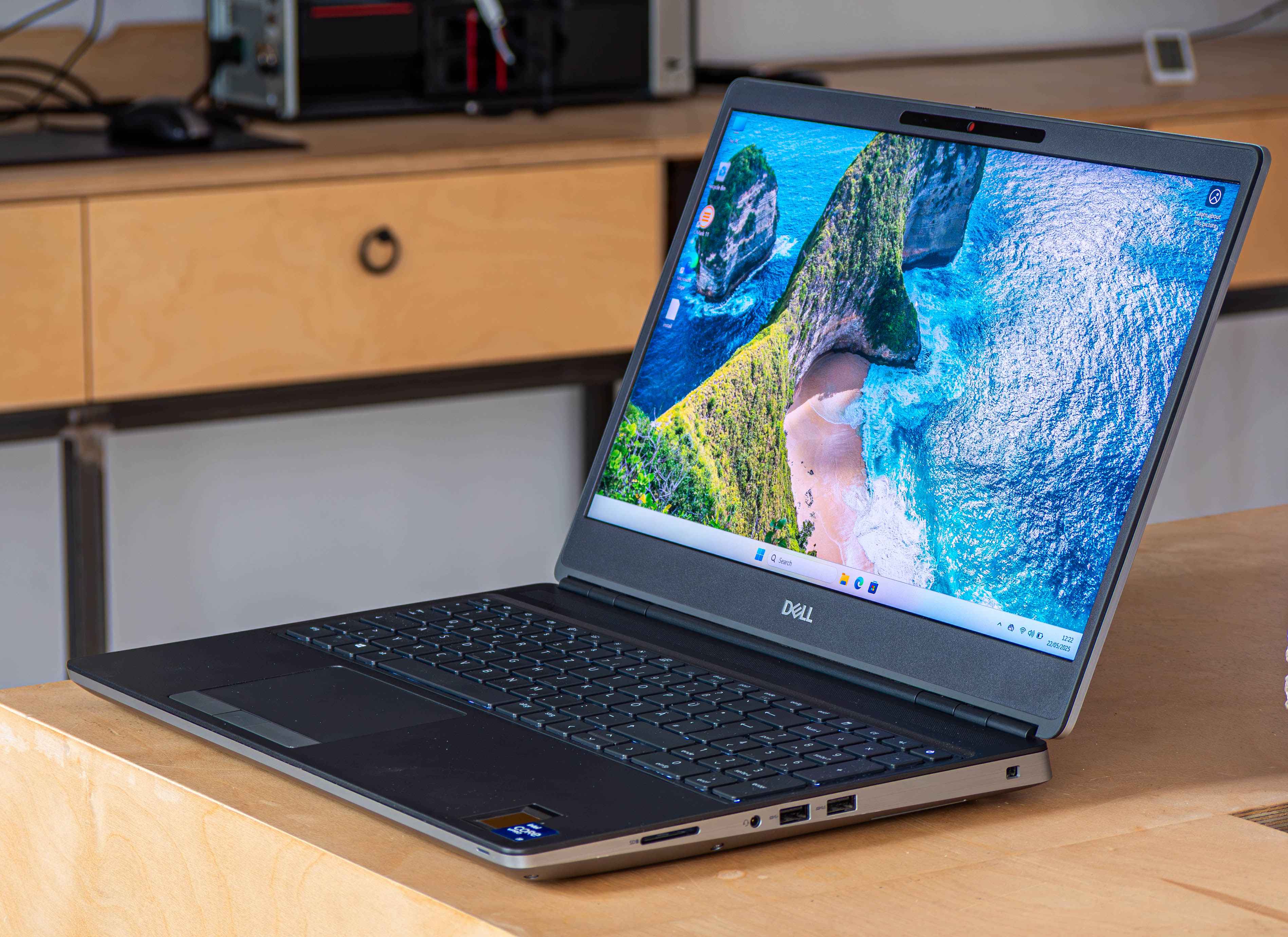 DELL Precision 7560 i9-11950H NVMe 4K HDR IPS RTX A2000-HW7iv.jpeg
