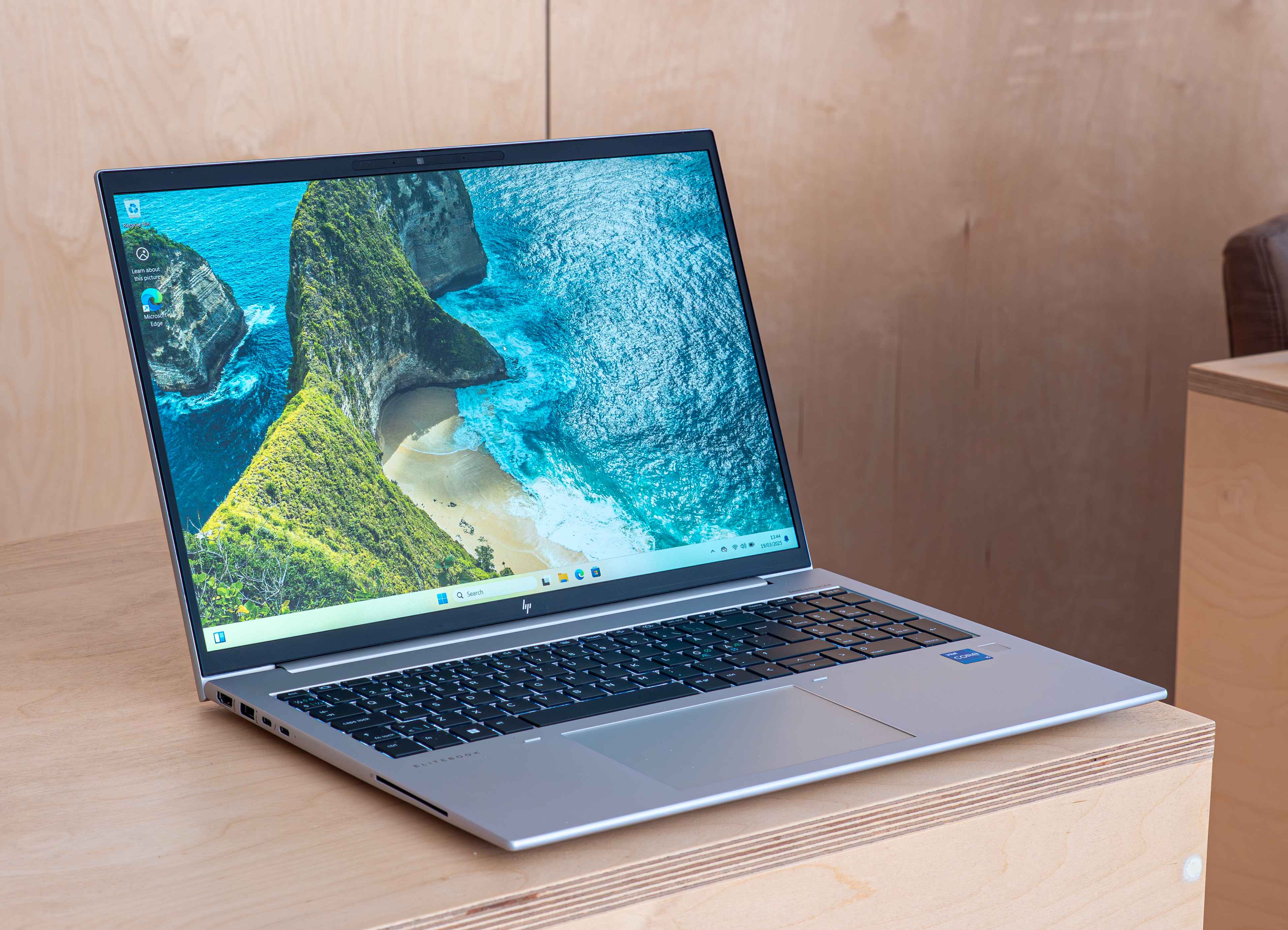 HP EliteBook 860 G9 i7-1255U DDR5 RAM NVMe 16-inch IPS IrisXe-Iz7RH.jpeg