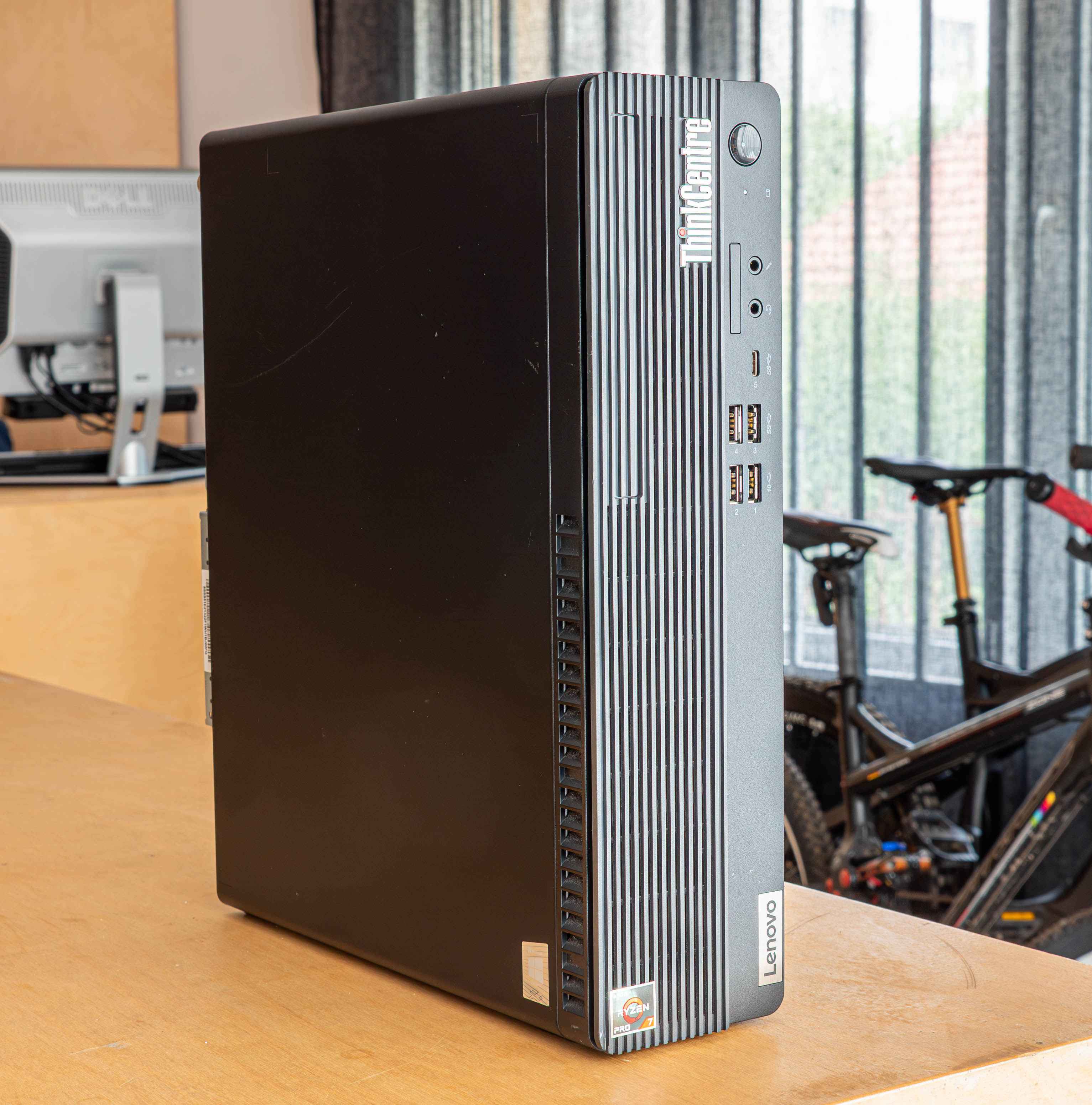 Lenovo ThinkCentre M75s Gen2 Ryzen 7 Pro 4750G NVMe Quadro T1000-MNiZh.jpeg