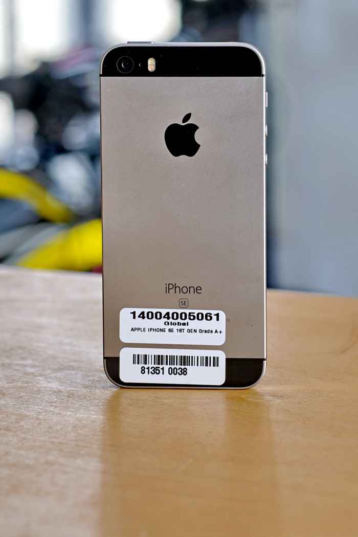 Apple iPhone SE 32GB NVMe А+-R8zAE.jpeg