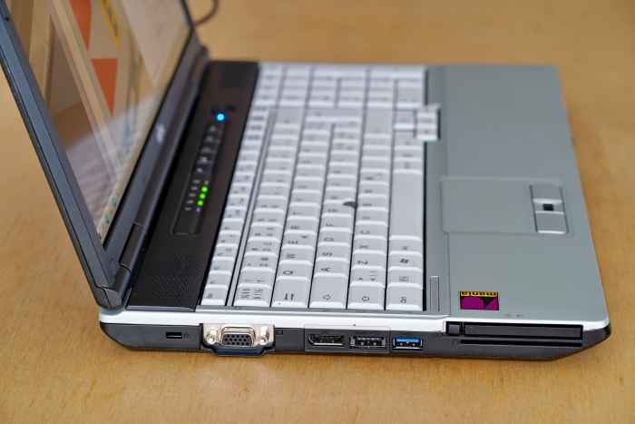 Fujitsu LifeBook E751 i5-2520M 8GB RAM 256GB SSD Camera-ZSa0D.jpeg