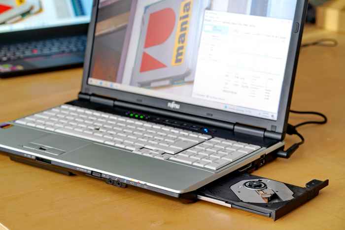 Fujitsu LifeBook E751 i5-2520M 8GB RAM 256GB SSD Camera-bReVy.jpeg